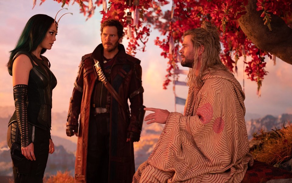 Thor: ator parou de comer carne antes de gravar beijo com Natalie Portman;  atriz é vegana