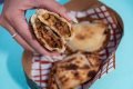 Empanadas de arne angus, gorgonzola com cebola morada e carne seca com abóbora do De Paulina Bodegon