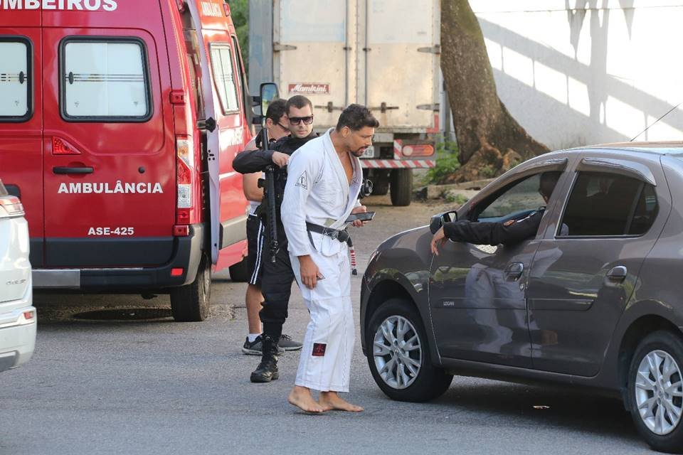 Cauã Reymond sofre acidente de carro no Rio de Janeiro