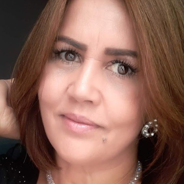 Gisele Boaventura Silva, mulher que morreu arremessada de plataforma da Rodoviária do Plano Piloto, em foto. Ela sorri e é branca, tem cabelo chanel liso e usa brincos de pérolas - Metrópoles