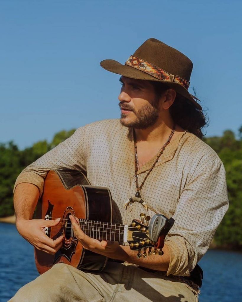 Trindade em 'Pantanal', Gabriel Sater celebra parceria com o pai