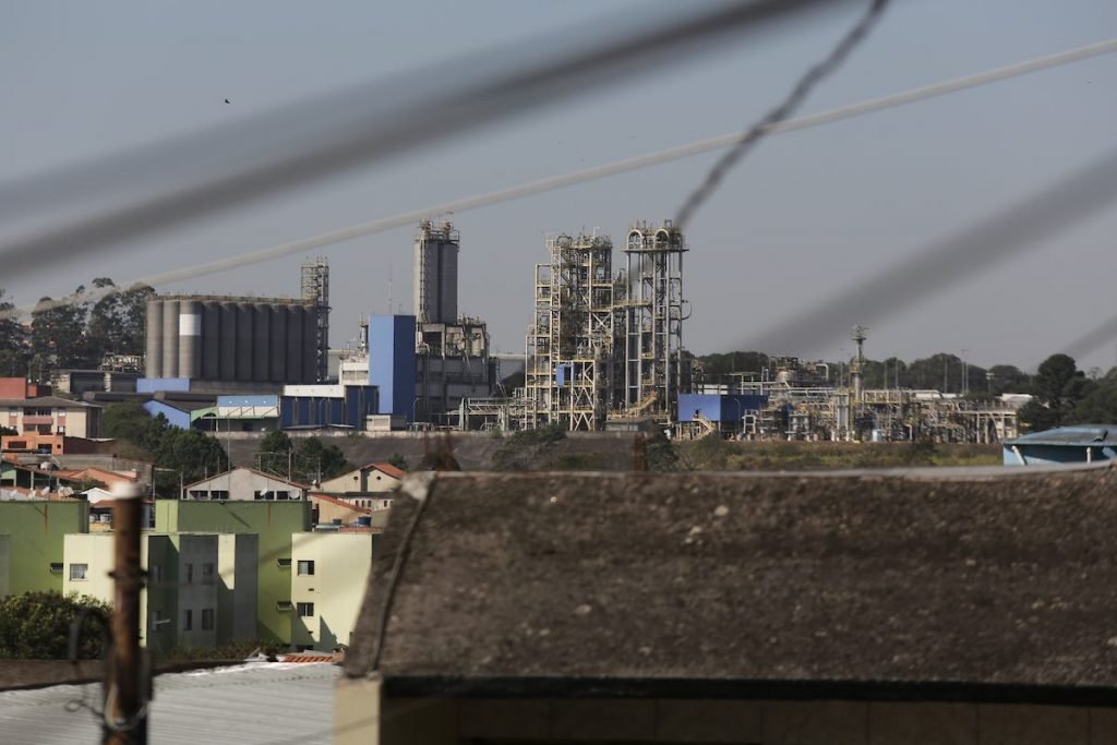 População de bairros em Mauá, Santo André e capital reclamam de poluição e outros problemas