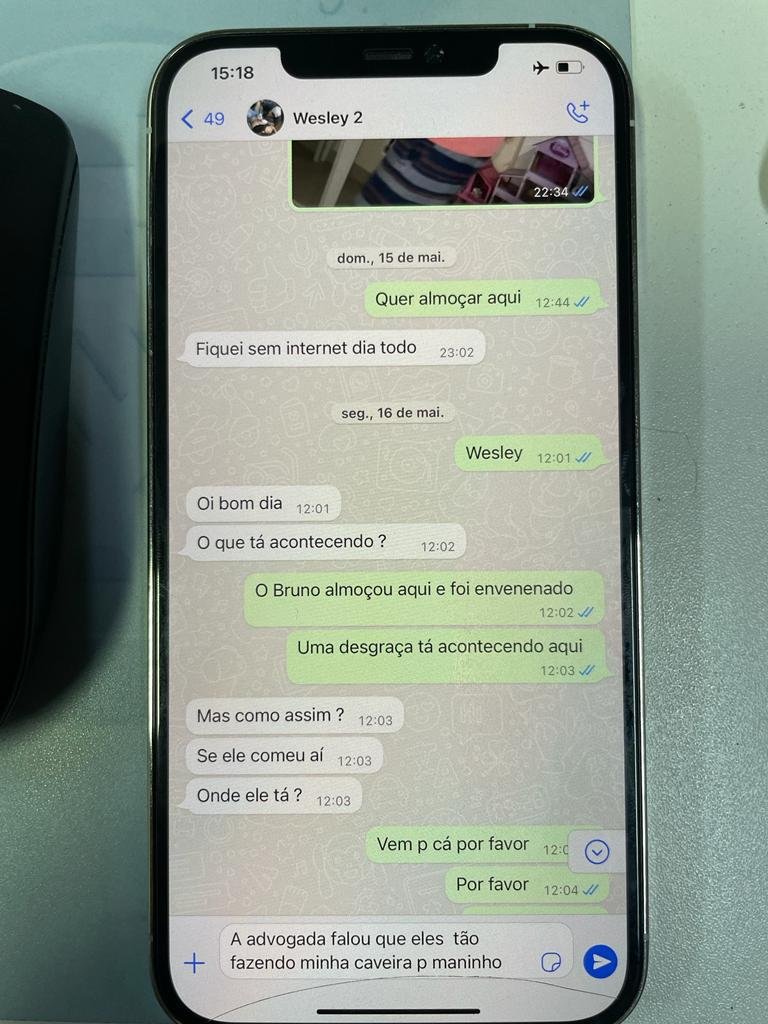Foto mostra celular de madrasta acusada de envenenar enteados no Rio de Janeiro aberto em conversa de WhatsApp com o irmão Wesley - Metrópoles