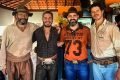 Juliano Cazarré com elenco de Pantanal