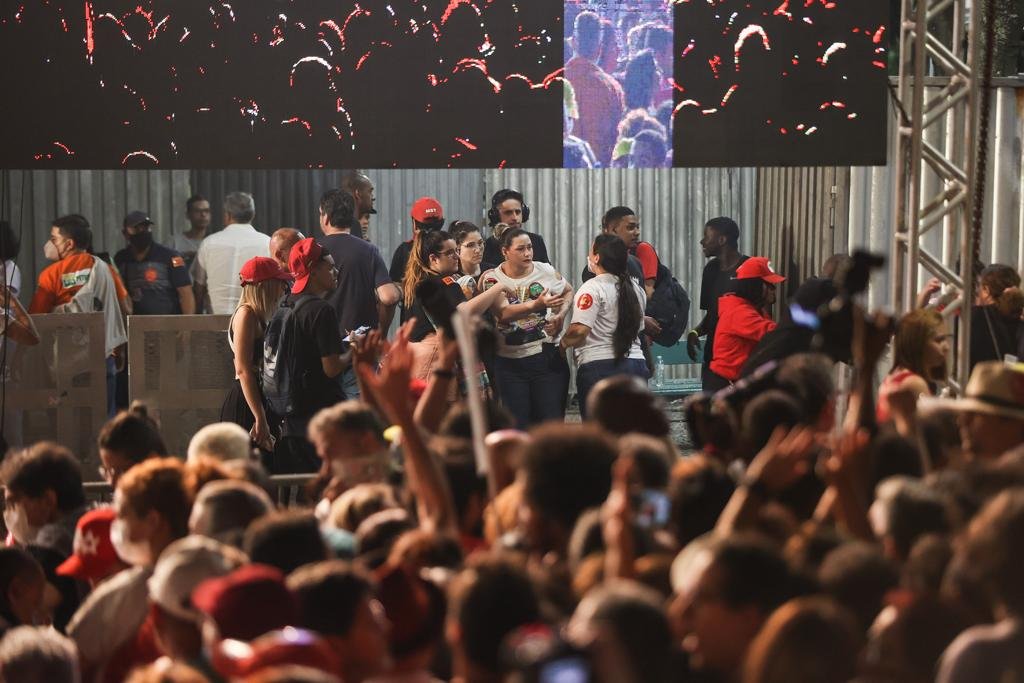 Ato público de Lula lota a Cinelândia no Rio de Janeiro