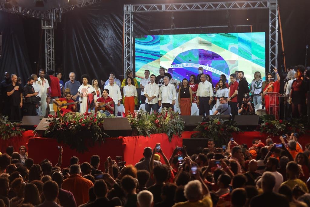 lula durante pronunciamento em Ato público de Lula lota a Cinelândia no Rio de Janeiro
