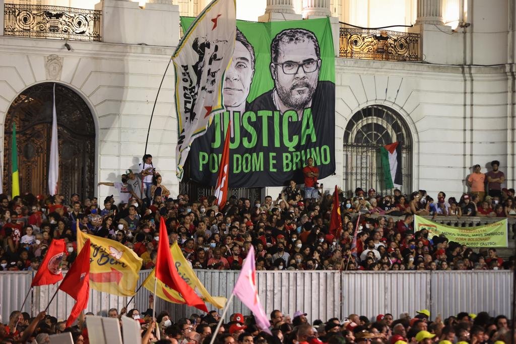 Ato público de Lula lota a Cinelândia no Rio de Janeiro