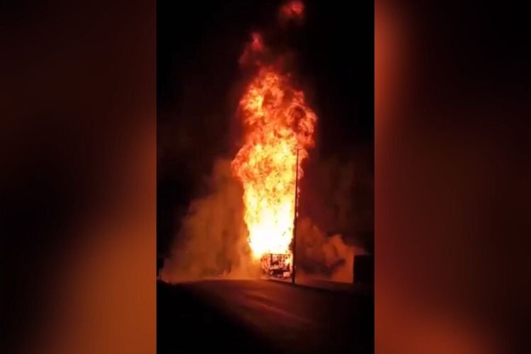 Homem joga moto na frente de caminhão desgovernado em chamas para pará-lo,  em Nerópolis, Trânsito GO