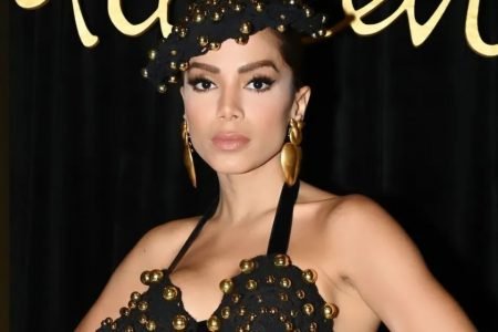Foto colorida da cantora Anitta-Metrópoles