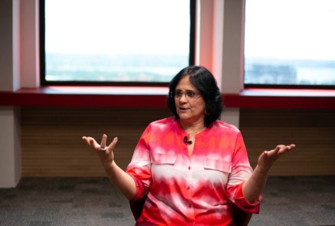 Damares Alves, política brasileira. Ela tem pele branca e cabelos curtos e pretos- Metrópoles