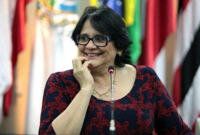 Senadora Damares Alves relança biografia