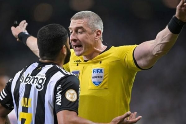 Atl&Atilde;&copy;tico-MG formaliza reclama&Atilde;&sect;&Atilde;&pound;o contra &Atilde;&iexcl;rbitro Anderson Daronco |  Metr&Atilde;&sup3;poles