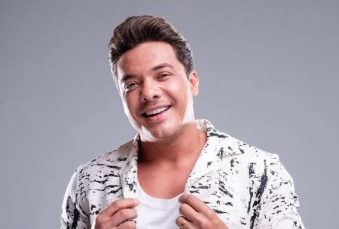 Wesley Safadão, cantor brasileiro. Ele tem cabelos curtos e pretos e pele clara - Metrópoles