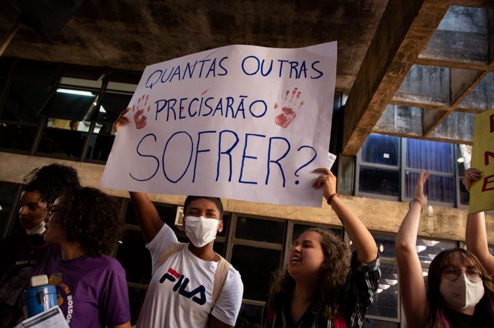 Estudantes desocupam UFPR, mas vão a Brasília protestar contra