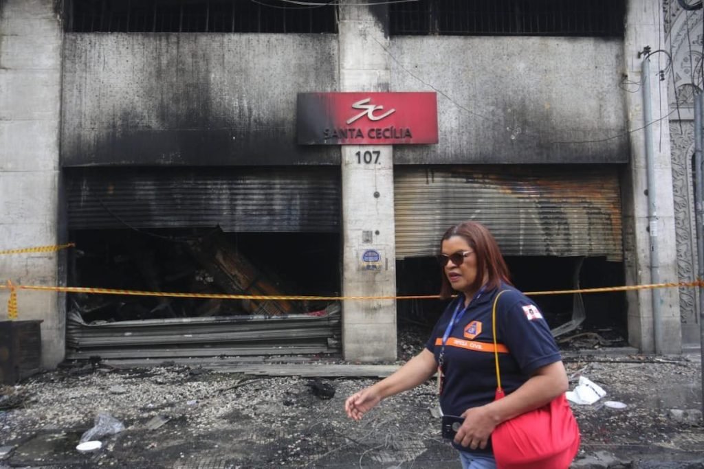 Devido ao incêndio, a Defesa Civil já atua no centro histórico de São Paulo