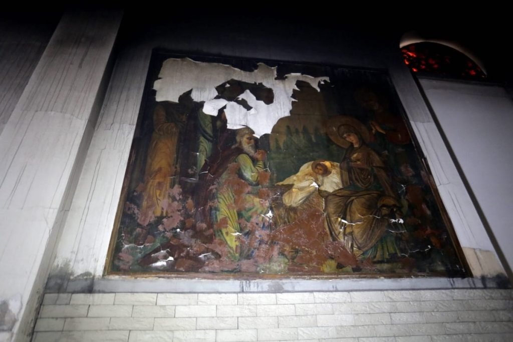 Pinturas religiosas também foram comprometidas