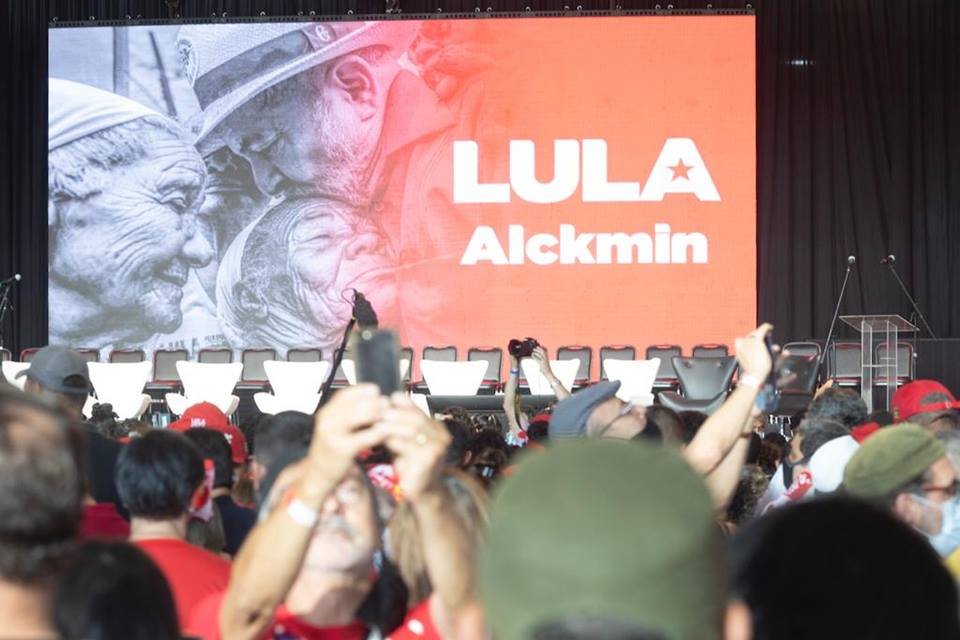 Janja repreende mestre de cerimônia em evento com Lula: Segura