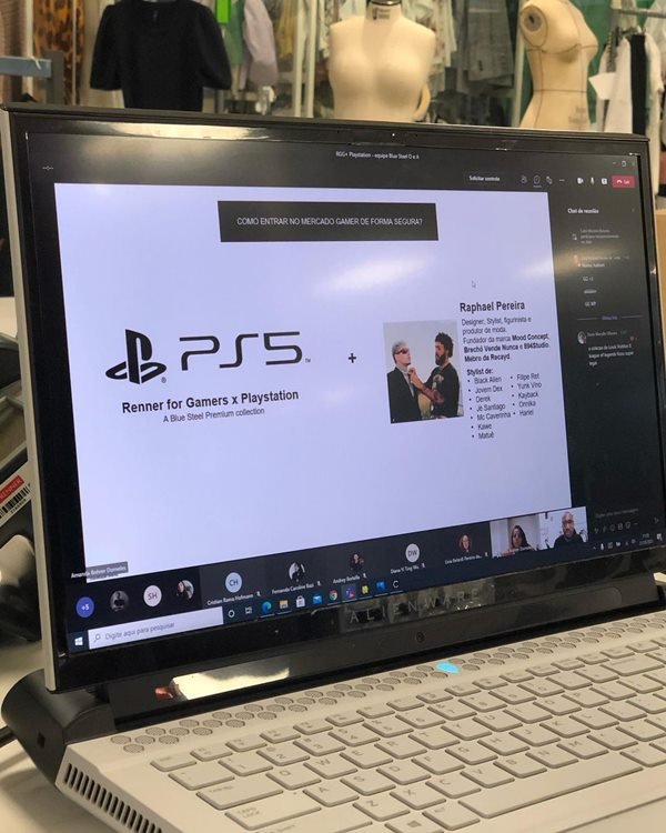 Image in color, a blouse from Renner and PlayStation's collaboration