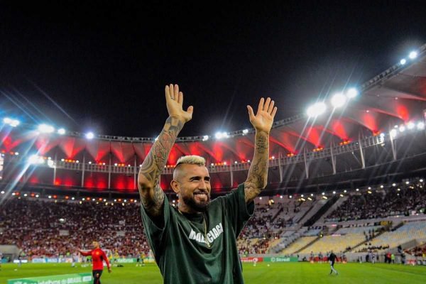 Flamengo anuncia a contrata&Atilde;&sect;&Atilde;&pound;o do chileno Arturo Vidal