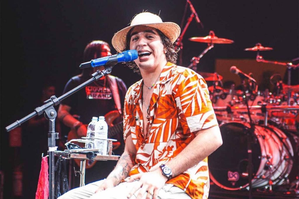 Foto do cantor Nattan em show