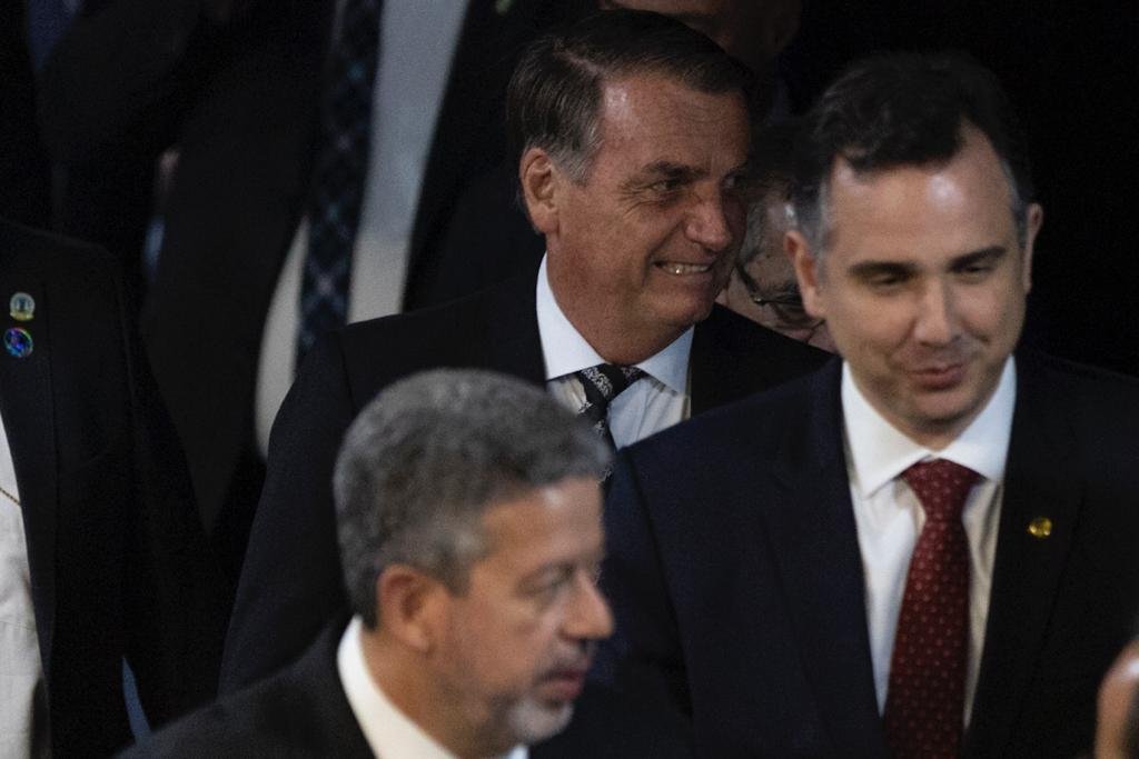 Presidente Bolsonaro ao lado do Pacheco na chega no plenário do Senado para sessão solene do Congresso 1
