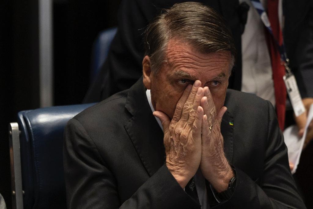 Presidente Bolsonaro chega no plenário do Senado para sessão solene do Congresso 1