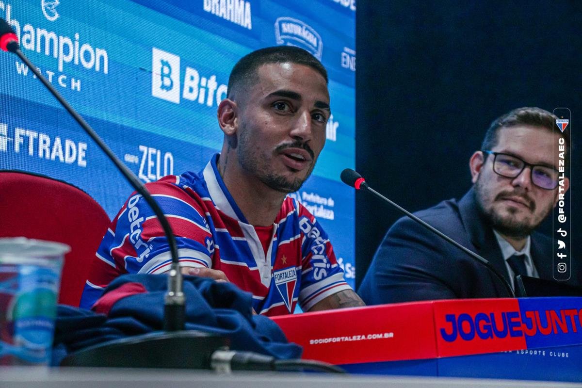 E agora, Inter? Thiago Galhardo assiste a jogo do Ceará ao lado do  presidente do clube - Lance!