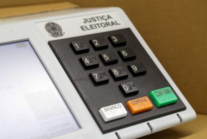 fotografia de uma urna eletronica- Metrópoles