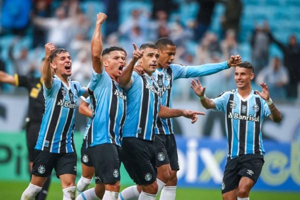 Grêmio faz 3 a 0 no Tombense, completa 12 jogos sem perder e se