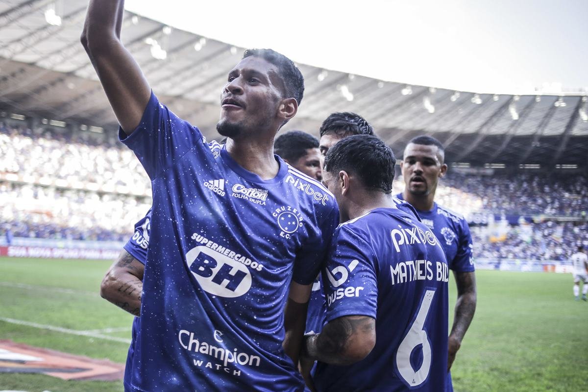 Vitória vence Novorizontino em casa e volta ao G4 da Série B