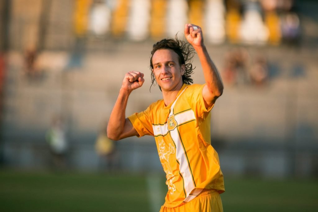 Zotti faz um belo gol de falta