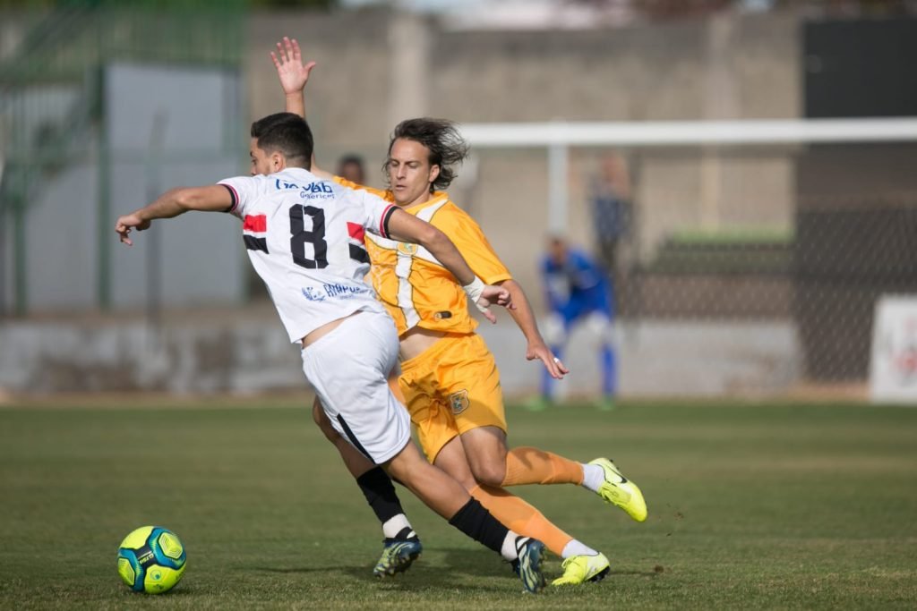 Zotti na disputa da bola