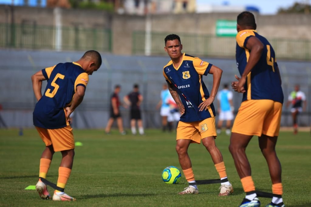 Marcílio, Andrezinho e Badhuga no aquecimento