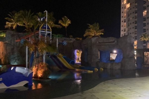 Menino de cinco anos morre afogado uma hora após chegar em resort