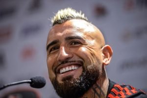 Imagem colorida de Vidal na apresentação