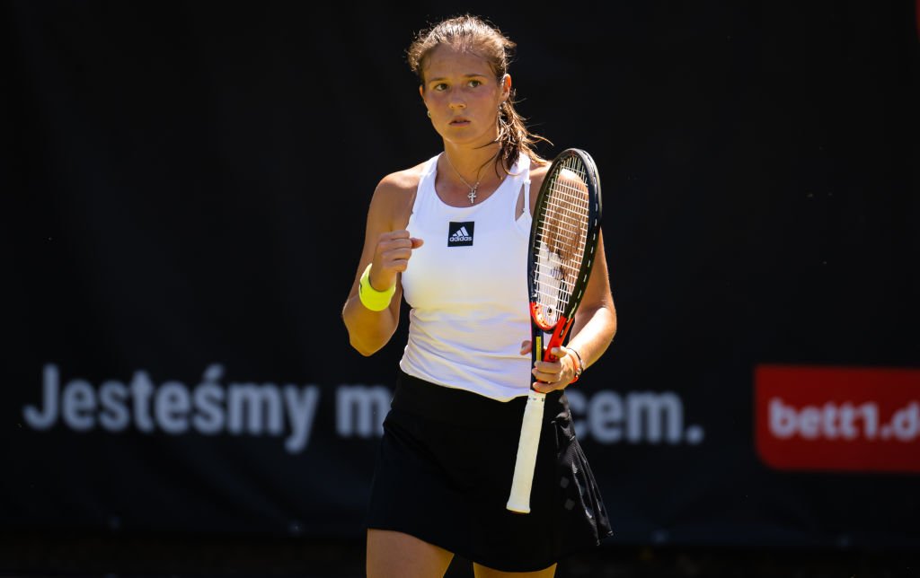 A tenista Daria Kasatkina comemora ponto - Metrópoles