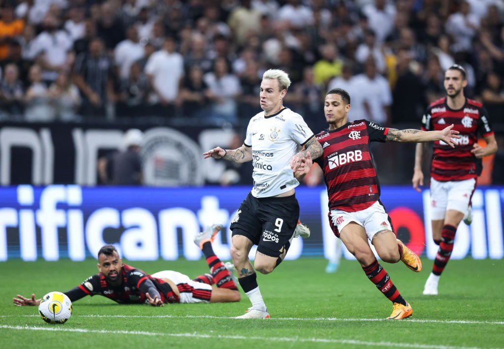 Atacante do Corinthians fala de boa fase e conta como é jogar no seu time  do coração