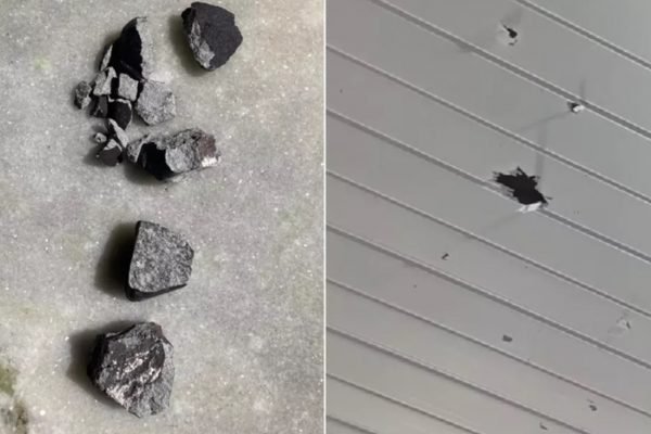 Meteoritos caem em casa, danificam telhado e assustam morador de Portelândia, Goiás. Na foto à esquerda, os meteoritos cinzas aparecem quebrados em pedaços e à direita, o teto destruído - Metrópoles