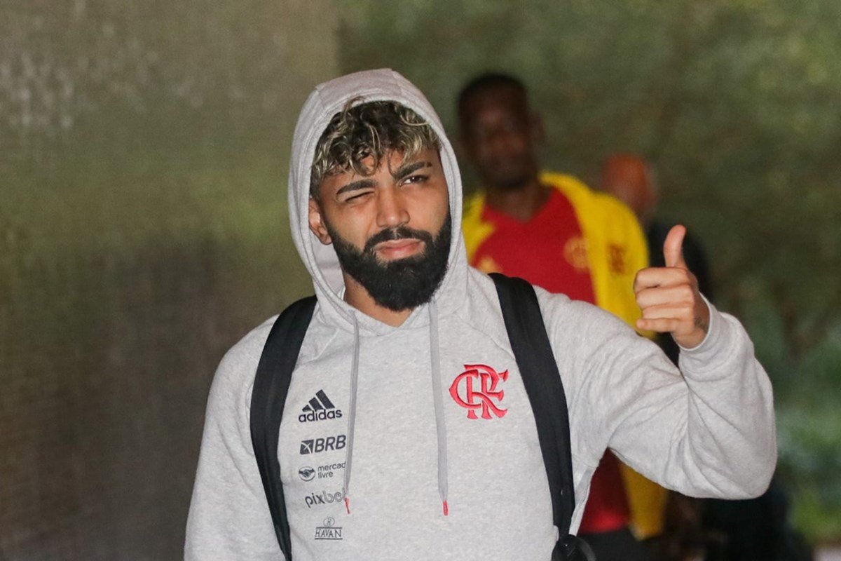 Ídolo em campo, grosseria fora: Gabigol tem histórico de destratar fãs