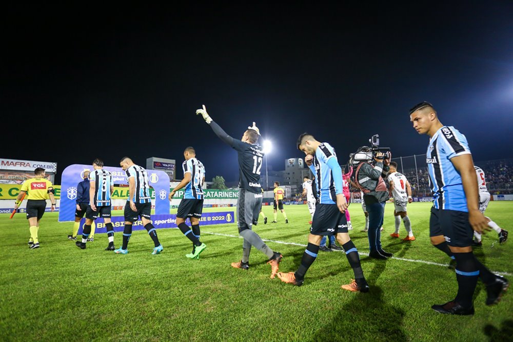 Série B: Grêmio empata com Brusque fora e chega a 13 jogos sem