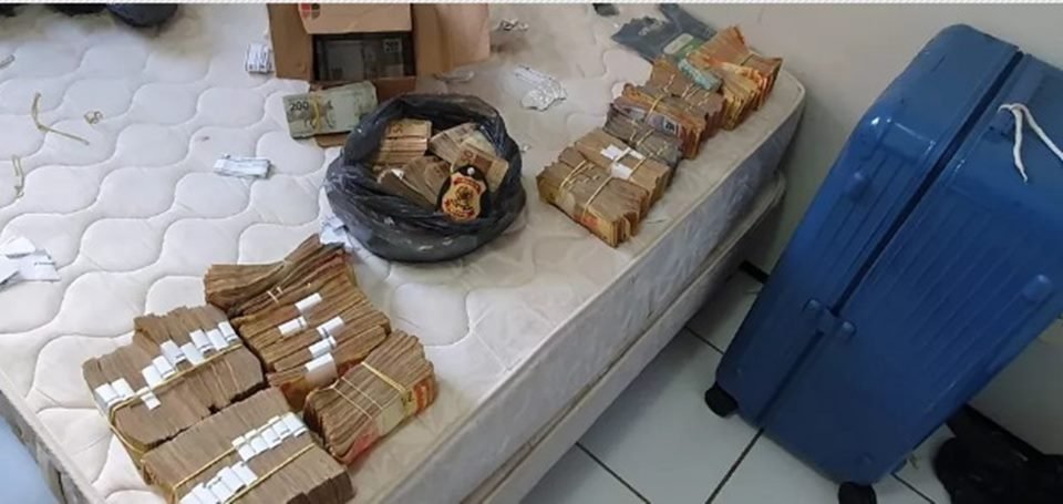 Dinheiro apreendido durante operação que apura fraudes na Codevasf, orgão sob o comando de entidades do chamado