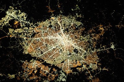 Nasa divulga imagens de satélites de cidades do Brasil. Na foto, visão noturna da cidade do Curitiba - Metrópoles