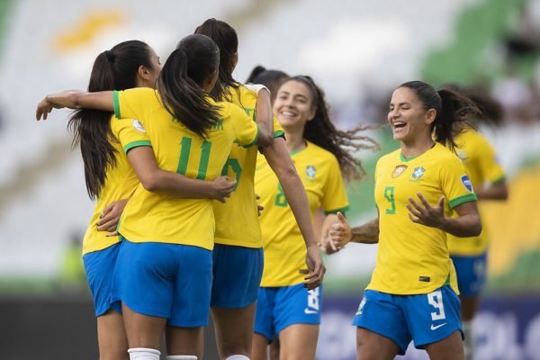Seleção Brasileira comemora gol em confronto com a Venezuela - Metrópoles