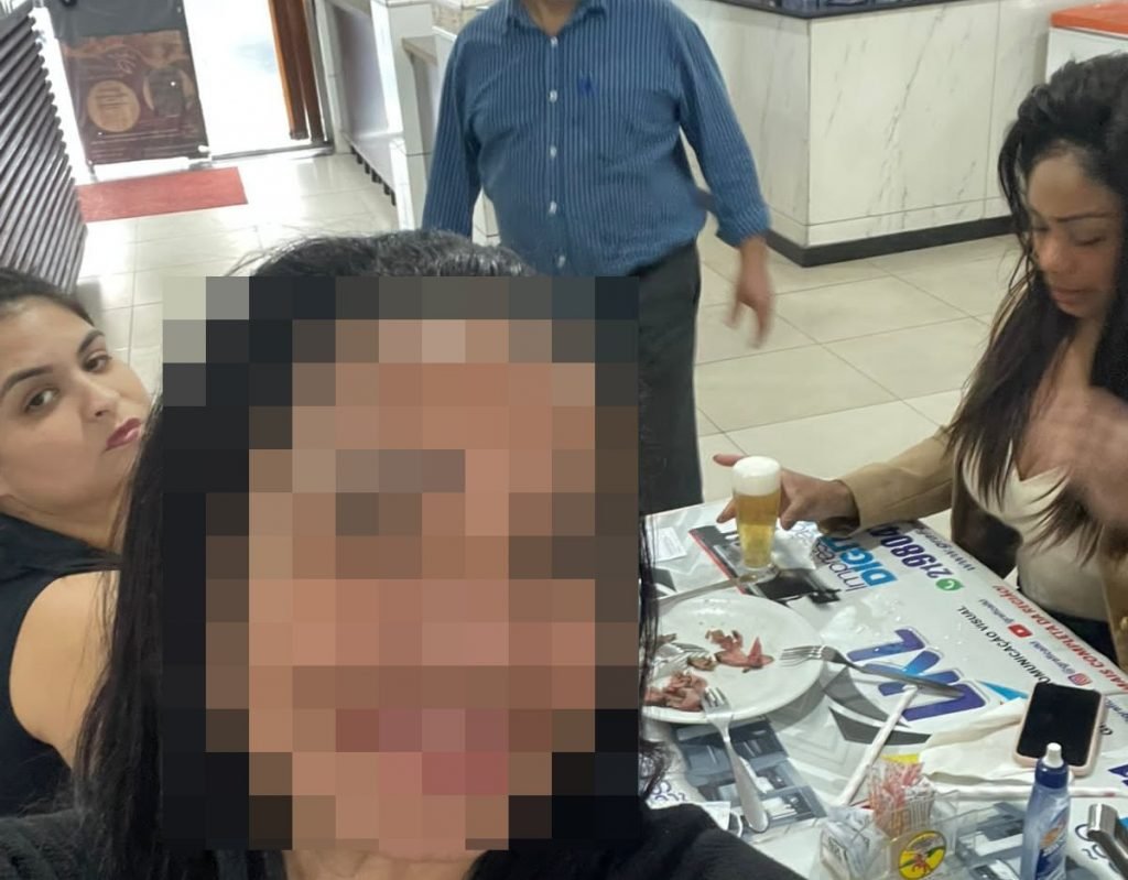 Daiana Cavalcanti paciente do médico Bolívar na churrascaria