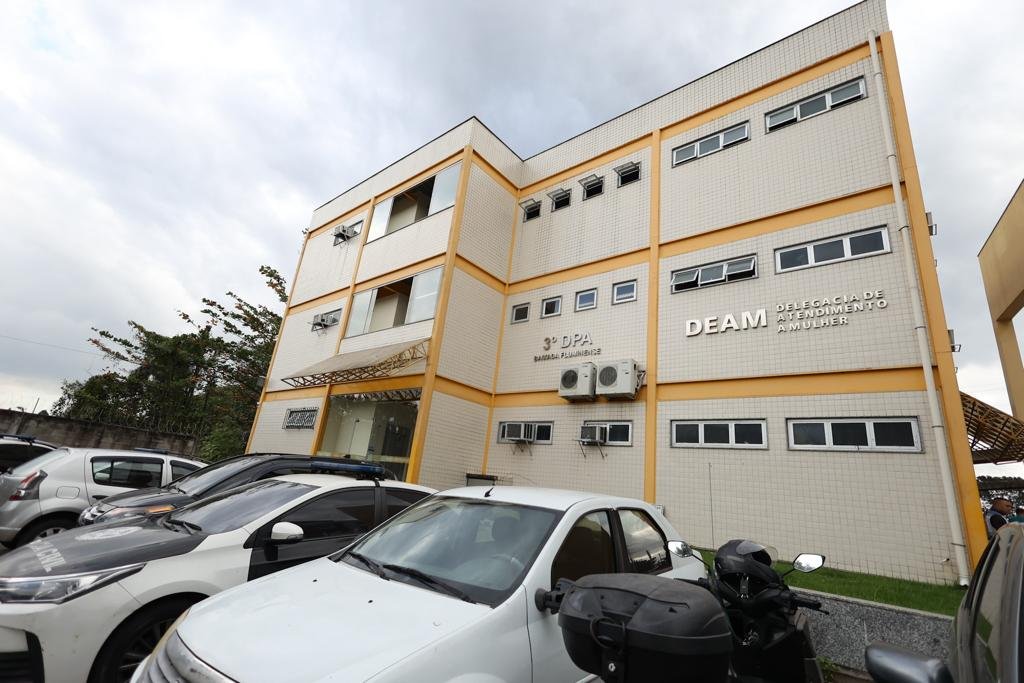 Delegacia da Mulher de Duque de Caxias no RJ 2-caso Bolivar Guerrero médico