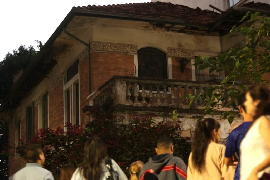 sao paulo policia cumpre mandado na casa abandonada