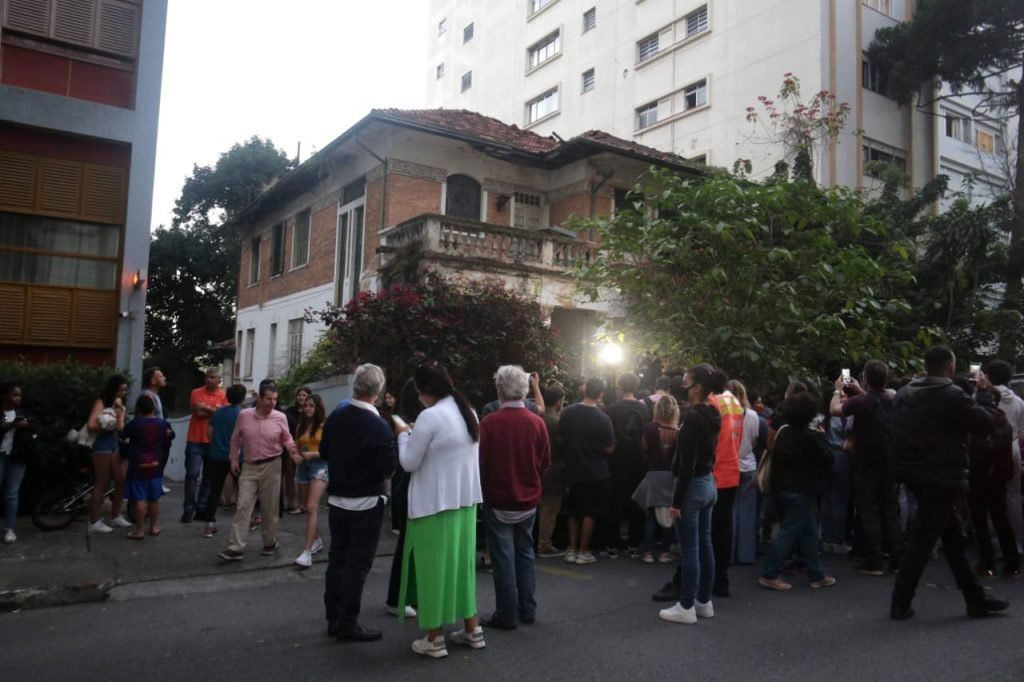 sao paulo policia cumpre mandado na casa abandonada