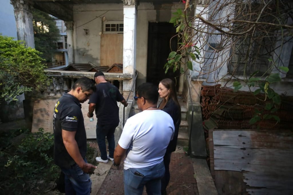 sao paulo policia cumpre mandado na casa abandonada