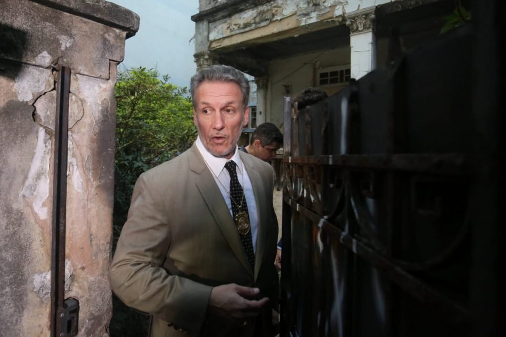 sao paulo policia cumpre mandado na casa abandonada