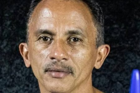 Foto colorida de um homem-Metrópoles